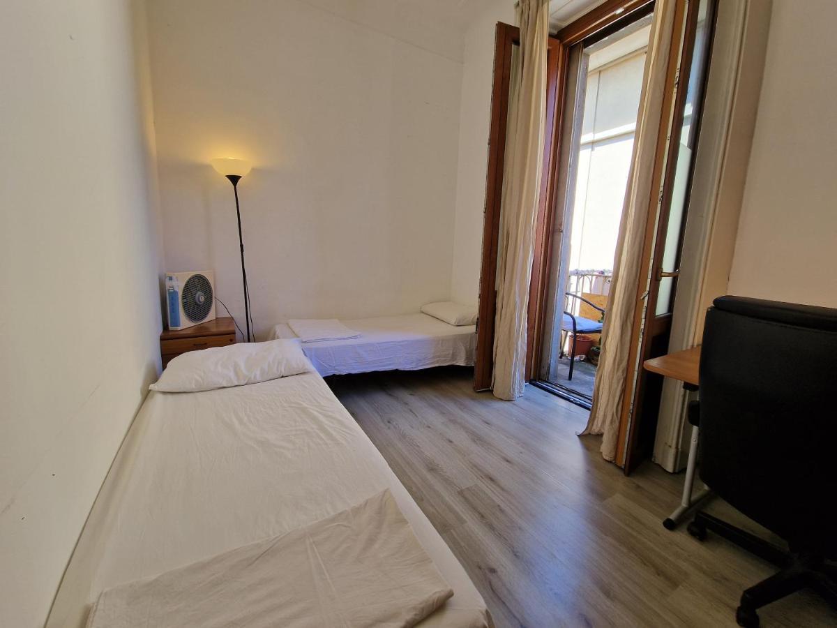 Private Room In A Quiet Apartment In The City Center Milan Exterior photo