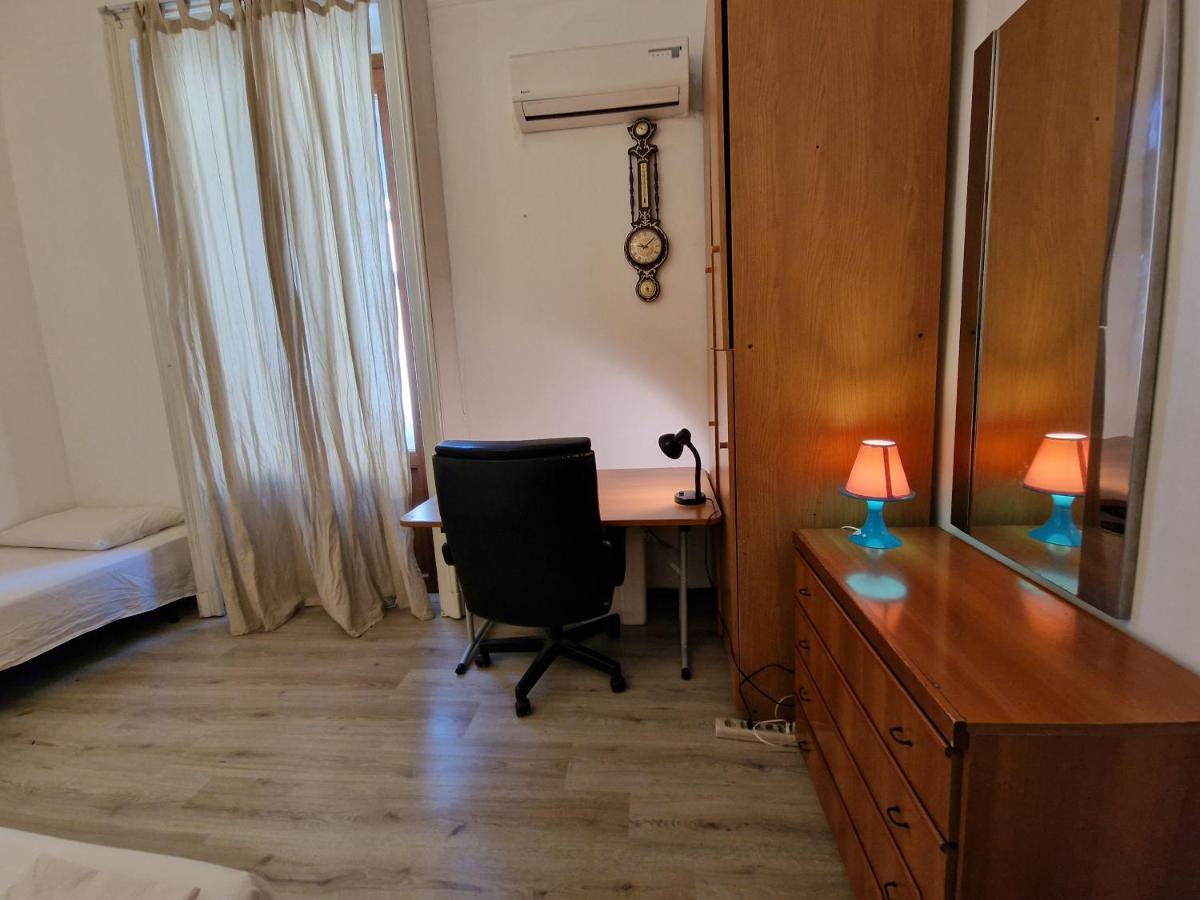 Private Room In A Quiet Apartment In The City Center Milan Exterior photo