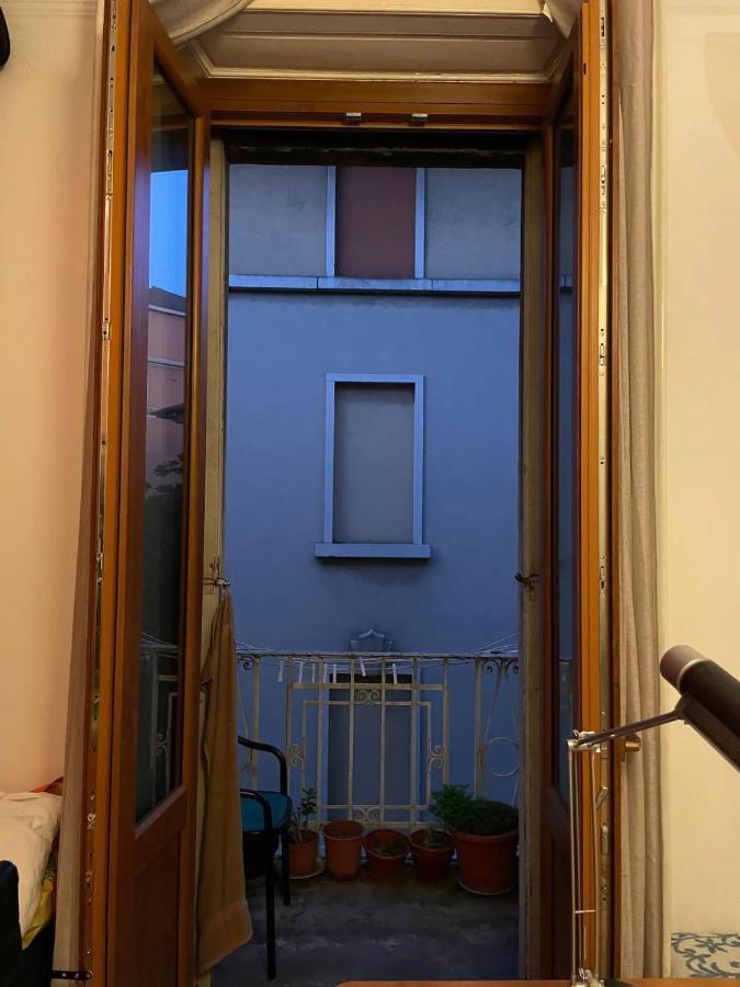 Private Room In A Quiet Apartment In The City Center Milan Exterior photo